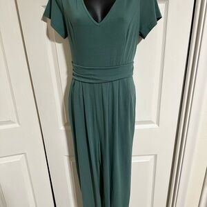 Elegant Green V-Neck Dress